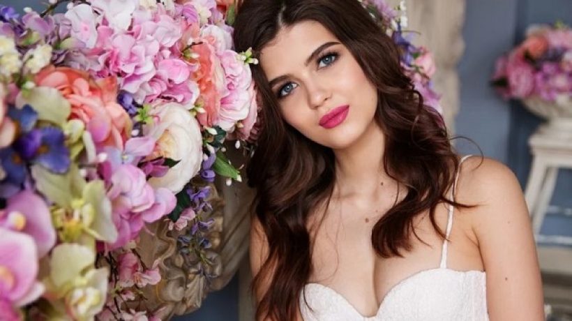 What to Wear Over a Sleeveless Dress to a Wedding
