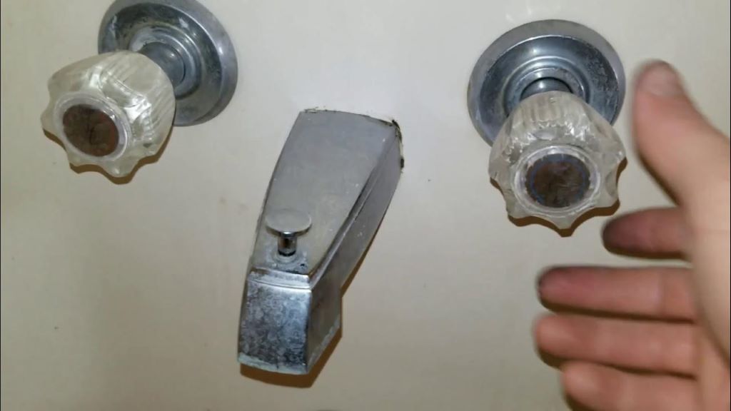 Common Causes of a Leaking Bathtub Faucet