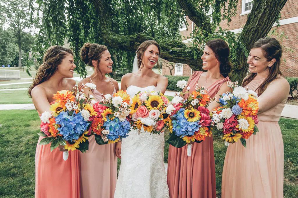 What are the best colors for summer weddings?
