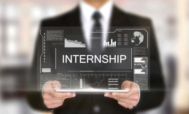 How do you introduce yourself as a new intern