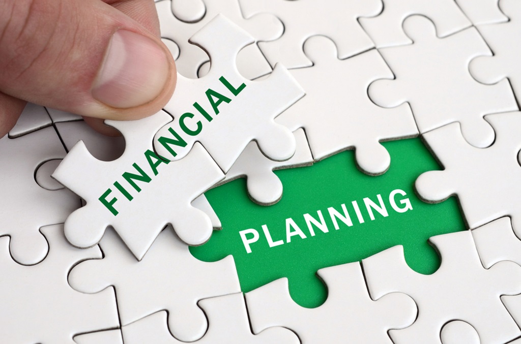 What are the benefits of being a financial planner?