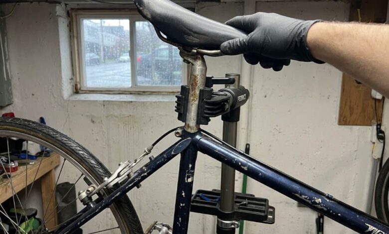 Removing a stuck bicycle seatpost using penetrating oil